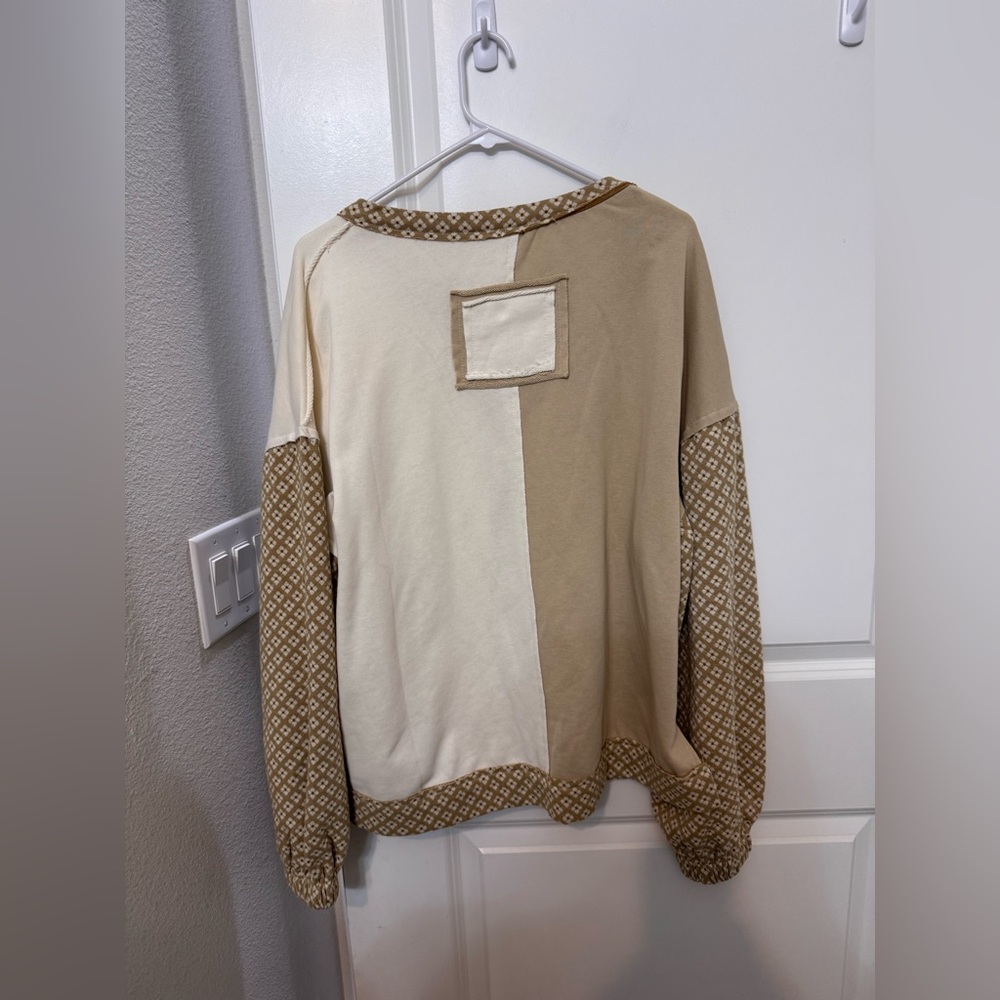 POL Women's Cream and Tan Peace Graphic Sweater - Picture 6 of 7